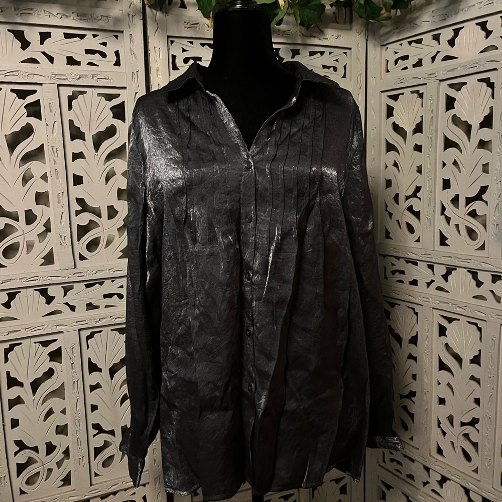 WHITE STAG SENSATIONAL SILKY SHINY BLACK  BUTTON WITH COLLAR LONG SLEEVE TOP